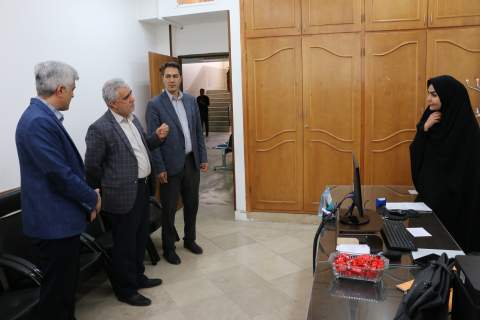 مدیرکل کمیته امداد استان اصفهان از روند فعالیت های این نهاد در منطقه چهار اصفهان بازدید کرد 
