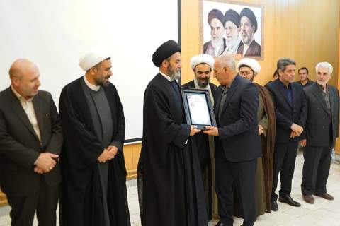 گزارش تصویری تجلیل از زکات‌دهندگان برتر شهرستان پارس‌آباد1405/03/16