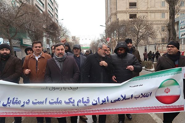 حضور پرشور امدادگران کمیته امداد استان اردبیل در راهپیمایی ۲۲ بهمن