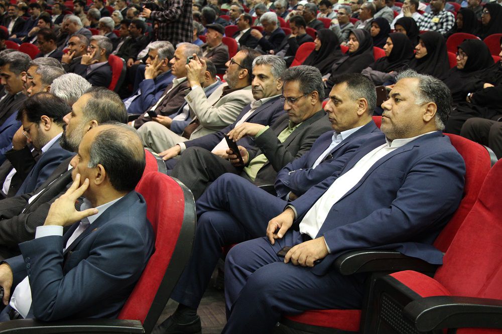 تجلیل از مدیرکل کمیته امداد سیستان و بلوچستان در سومین جشنواره کارمند تراز مکتب حاج قاسم