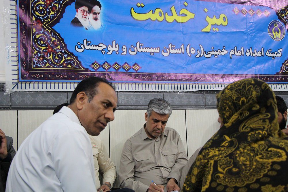 میز خدمت مدیرکل کمیته امداد در حاشیه شهر زاهدان