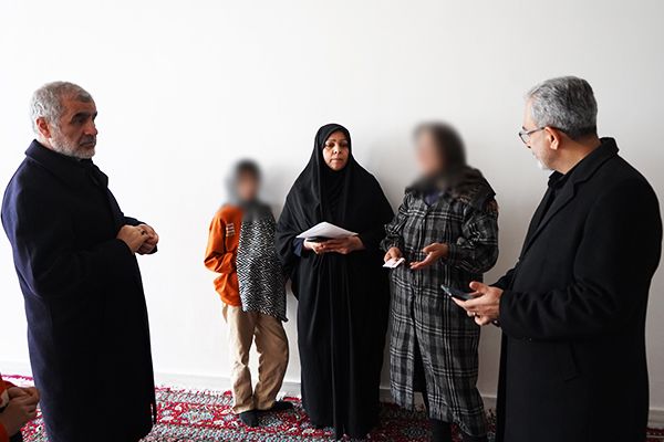 دیدار و دلجویی نایب‌رئیس مجلس شورای اسلامی از ایتام اردبیلی