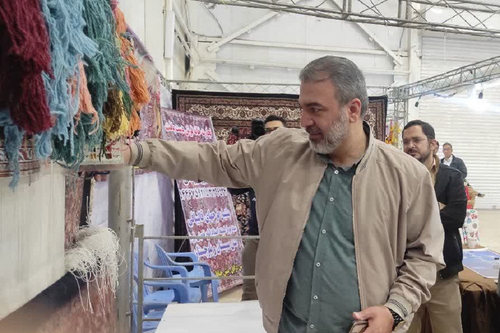 استقبال از فرش سیستان در نمایشگاه "روستا آباد" زاهدان