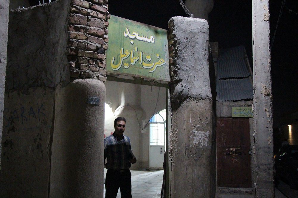برپایی میز خدمت کمیته امداد در حاشیه شهر زاهدان
