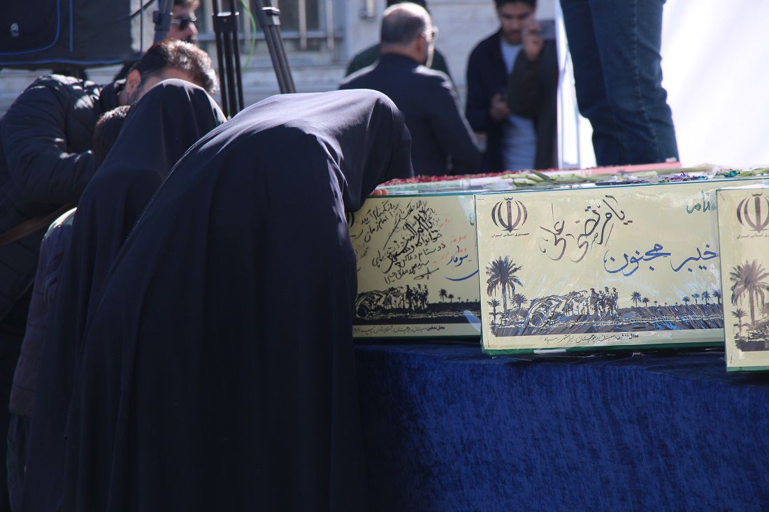حضور امدادگران بسیجی در آیین تشییع پیکر شهدای گمنام زاهدان