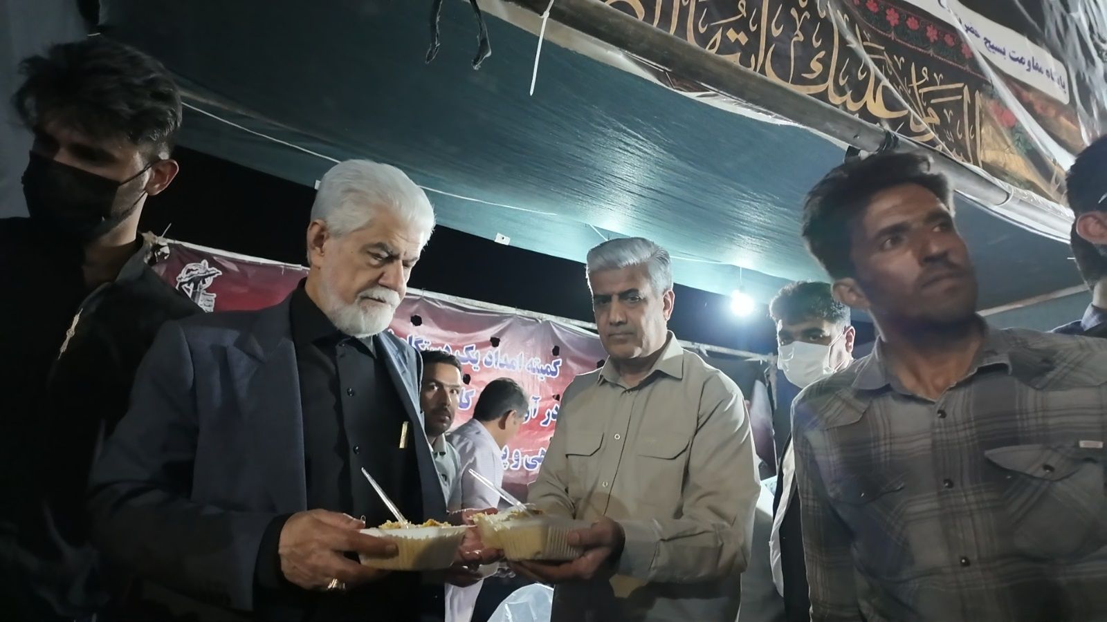 توزیع 2 هزار پرس غذای گرم در موکب «شهدای کمیته امداد» زاهدان