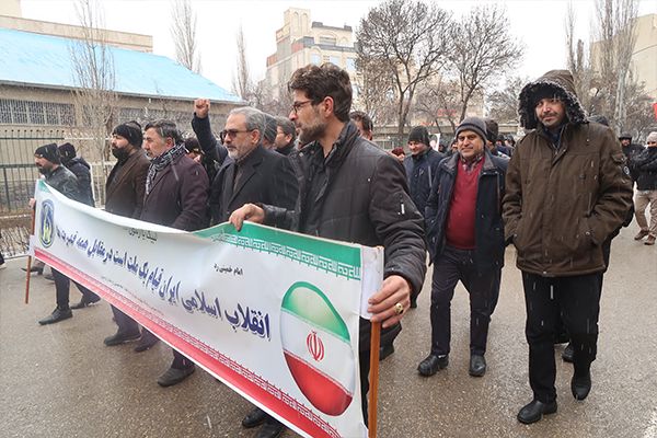 حضور پرشور امدادگران کمیته امداد استان اردبیل در راهپیمایی ۲۲ بهمن