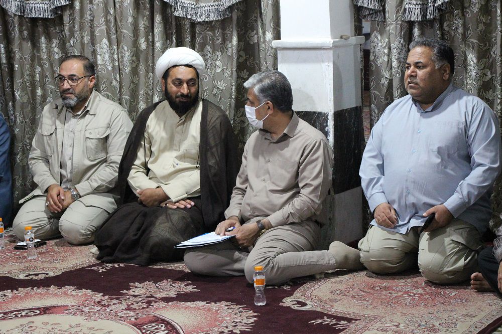پاسخگویی مدیرکل کمیته امداد سیستان و بلوچستان به درخواست‌های مردم حاشیه شهر