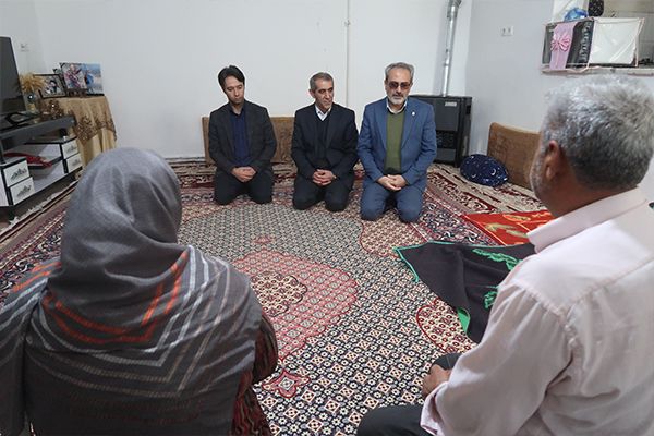 دیدار مدیرکل کمیته امداد استان اردبیل با خانواده شهید اهل تسنن