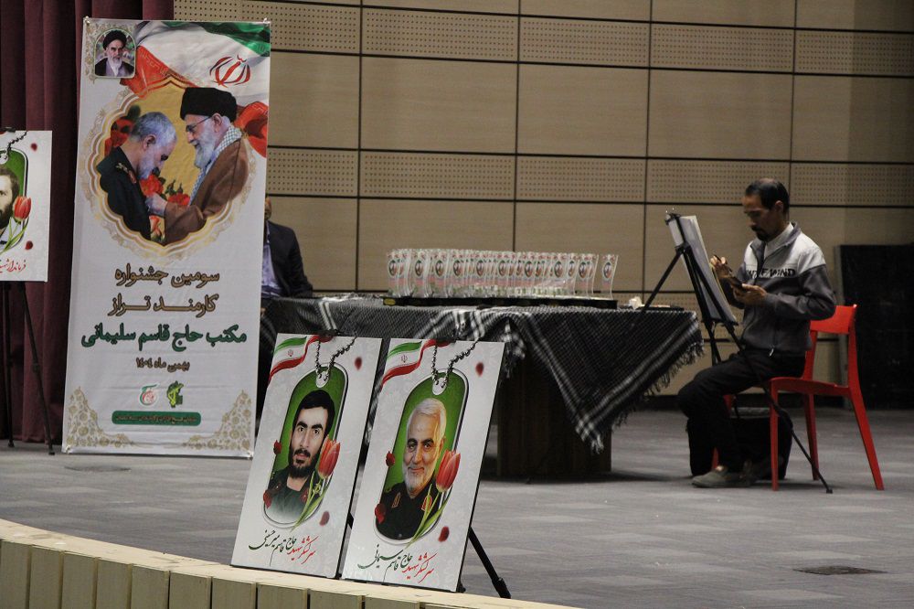 تجلیل از مدیرکل کمیته امداد سیستان و بلوچستان در سومین جشنواره کارمند تراز مکتب حاج قاسم