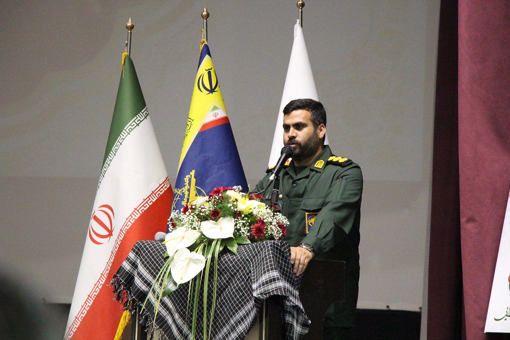 تجلیل از مدیرکل کمیته امداد سیستان و بلوچستان در سومین جشنواره کارمند تراز مکتب حاج قاسم