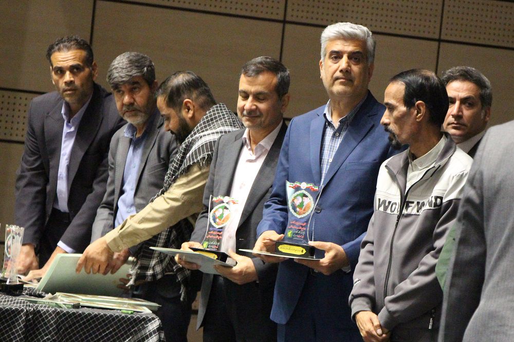 تجلیل از مدیرکل کمیته امداد سیستان و بلوچستان در سومین جشنواره کارمند تراز مکتب حاج قاسم
