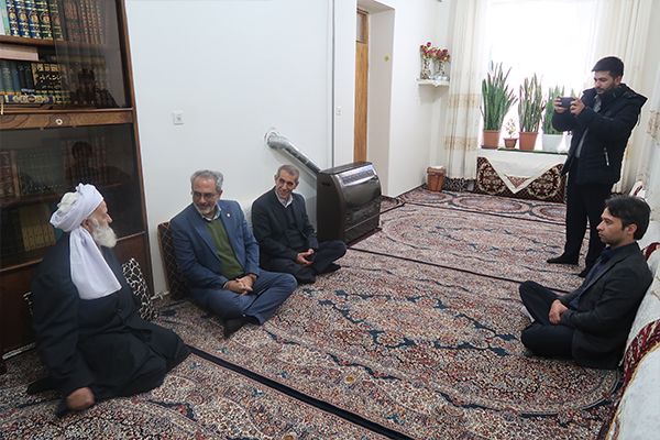 دیدار مدیرکل کمیته امداد استان اردبیل با خانواده شهید اهل تسنن