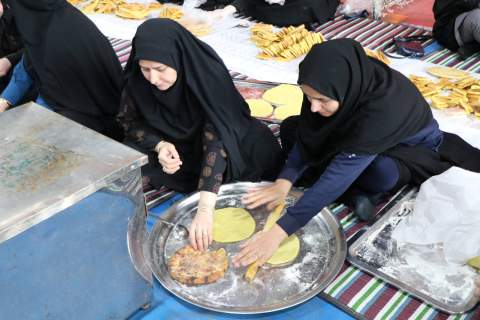 گزارش تصویری- پخت فتیر و پذیرایی از اجتماع مردمی شهرستان بجنورد توسط بانوان کمیته امداد خراسان شمالی