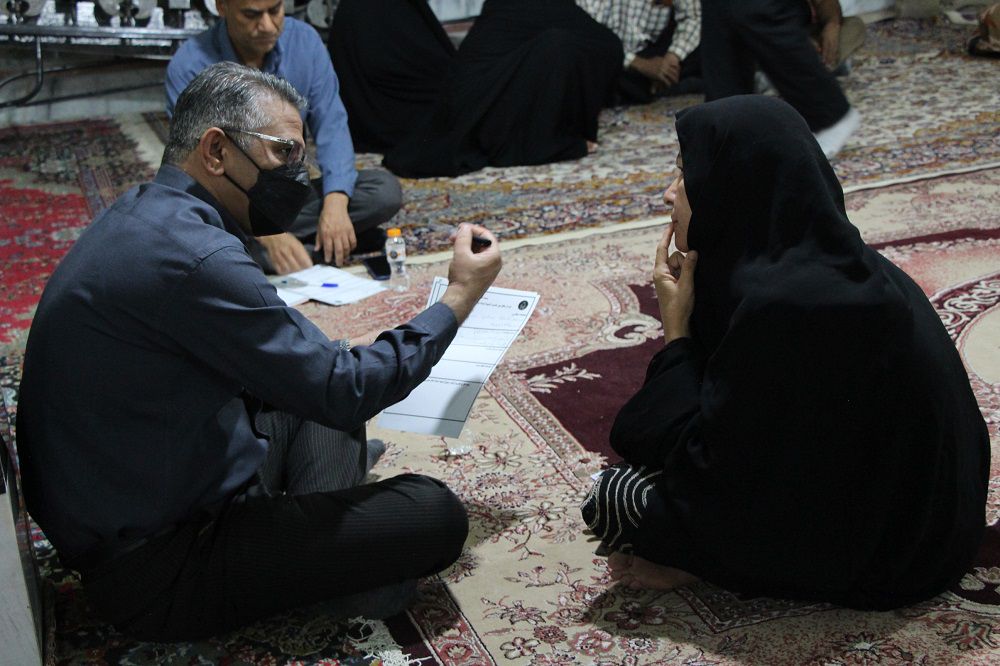پاسخگویی مدیرکل کمیته امداد سیستان و بلوچستان به درخواست‌های مردم حاشیه شهر