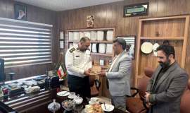 دیدار رئیس کمیته امداد بخش احمدآباد با فرماندهان نیروی انتظامی این بخش به مناسبت هفته نیروی انتظامی