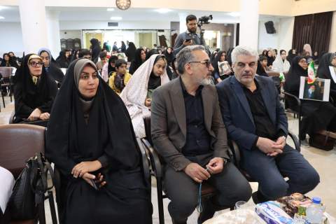 برگزاری مراسم اربعین قائد امت با حضور مددجویان کمیته امداد استان اصفهان در حرم مطهر حضرت زینب(س)