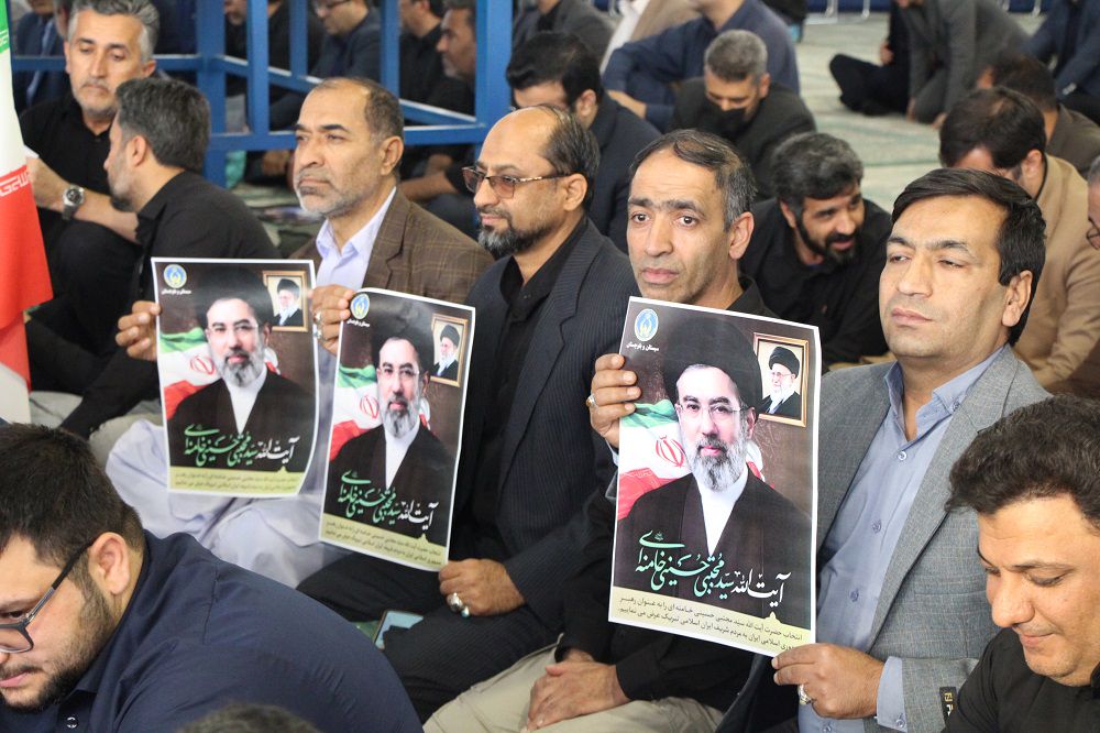 امدادگران کمیته امداد سیستان‌وبلوچستان با رهبر جدید انقلاب بیعت کردند