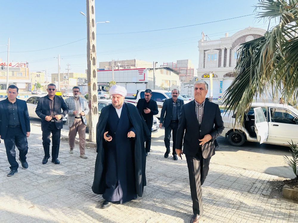 بازدید آیت‌الله کازرونی از مرکز پشتیبان فرش سیستان