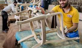 از کارگری تا کارآفرینی؛ رونق تولید مبل روستایی با حمایت کمیته امداد