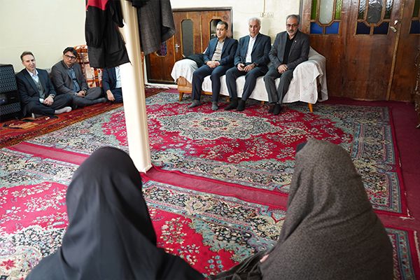 بازدید مدیر امور شعب بانک صادرات از منازل مددجویان کمیته امداد اردبیل