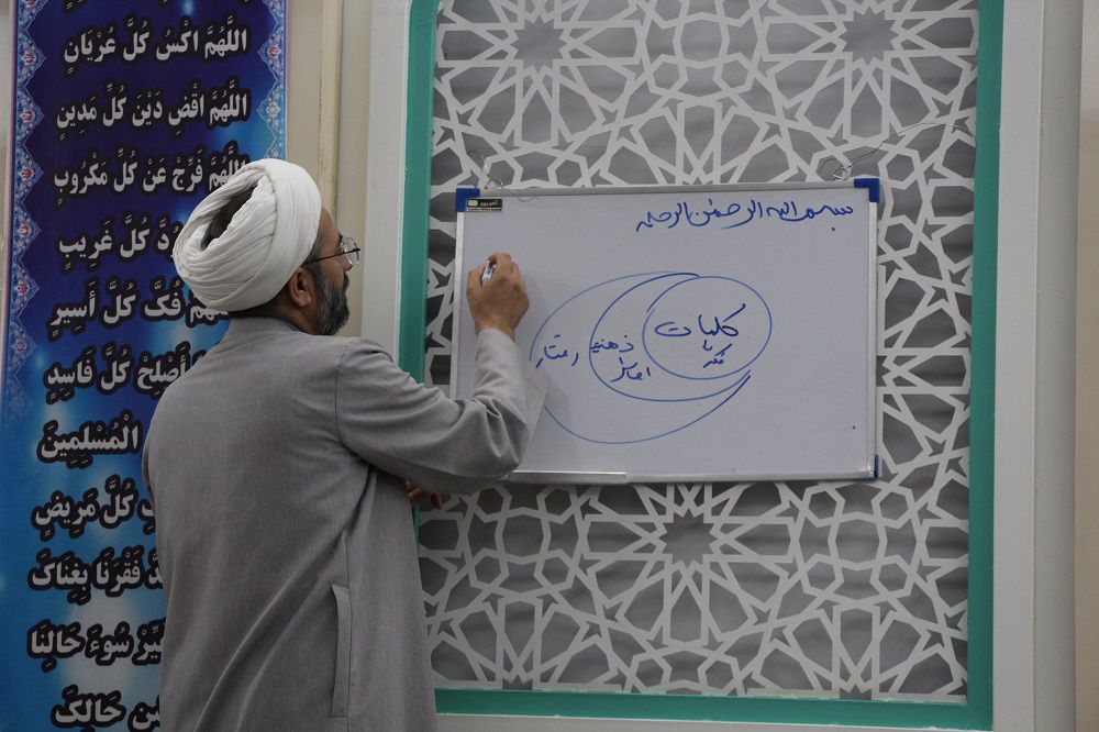 برگزاری کارگاه آموزشی آداب و اسرار نماز در کمیته امداد سیستان و بلوچستان