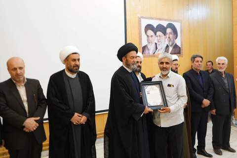 گزارش تصویری تجلیل از زکات‌دهندگان برتر شهرستان پارس‌آباد1405/03/16