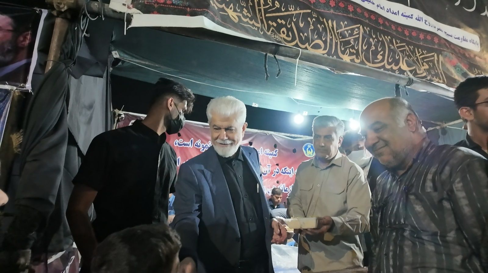 توزیع 2 هزار پرس غذای گرم در موکب «شهدای کمیته امداد» زاهدان