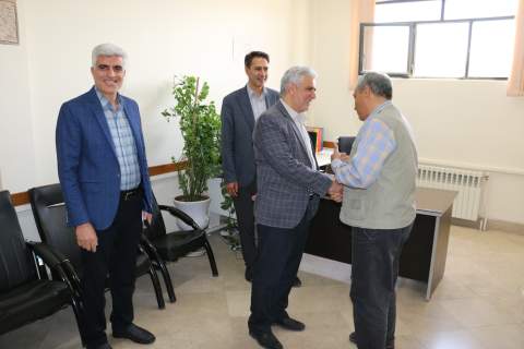 مدیرکل کمیته امداد استان اصفهان از روند فعالیت های این نهاد در منطقه چهار اصفهان بازدید کرد 