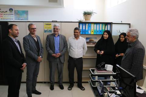 مدیرکل کمیته امداد استان اصفهان با خانواده شهدای شهرستان جرقویه 