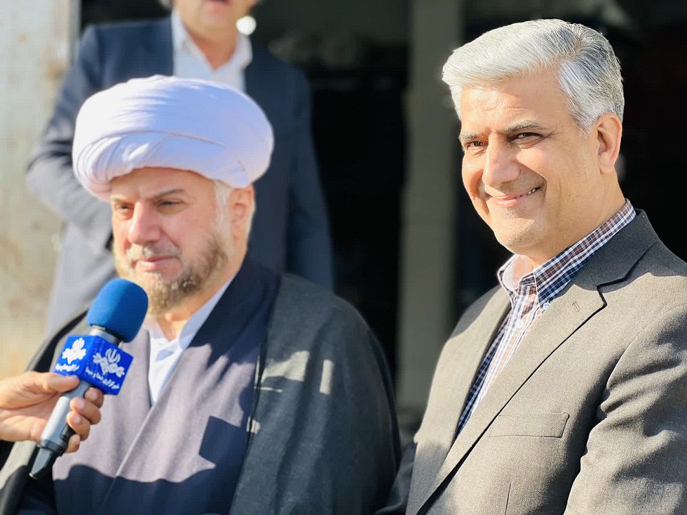 بازدید آیت‌الله کازرونی از مرکز پشتیبان فرش سیستان