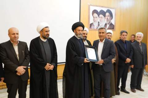 گزارش تصویری تجلیل از زکات‌دهندگان برتر شهرستان پارس‌آباد1405/03/16