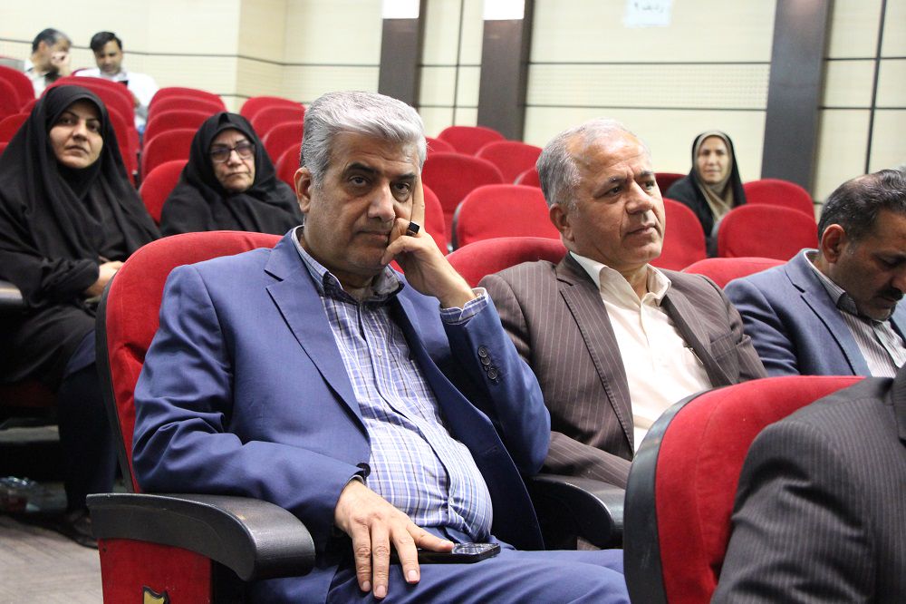 تجلیل از مدیرکل کمیته امداد سیستان و بلوچستان در سومین جشنواره کارمند تراز مکتب حاج قاسم