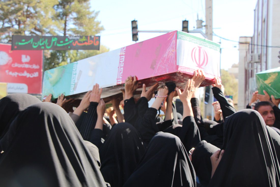 حضور امدادگران بسیجی در آیین تشییع پیکر شهدای گمنام زاهدان