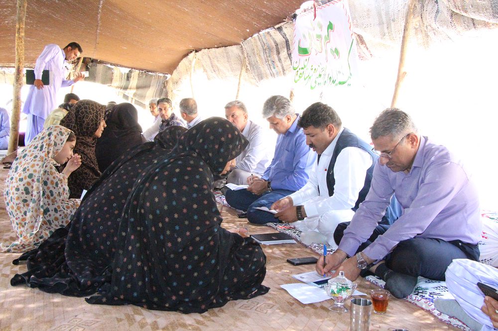 برپایی میز خدمت در روستای کله‌شهتوت تفتان