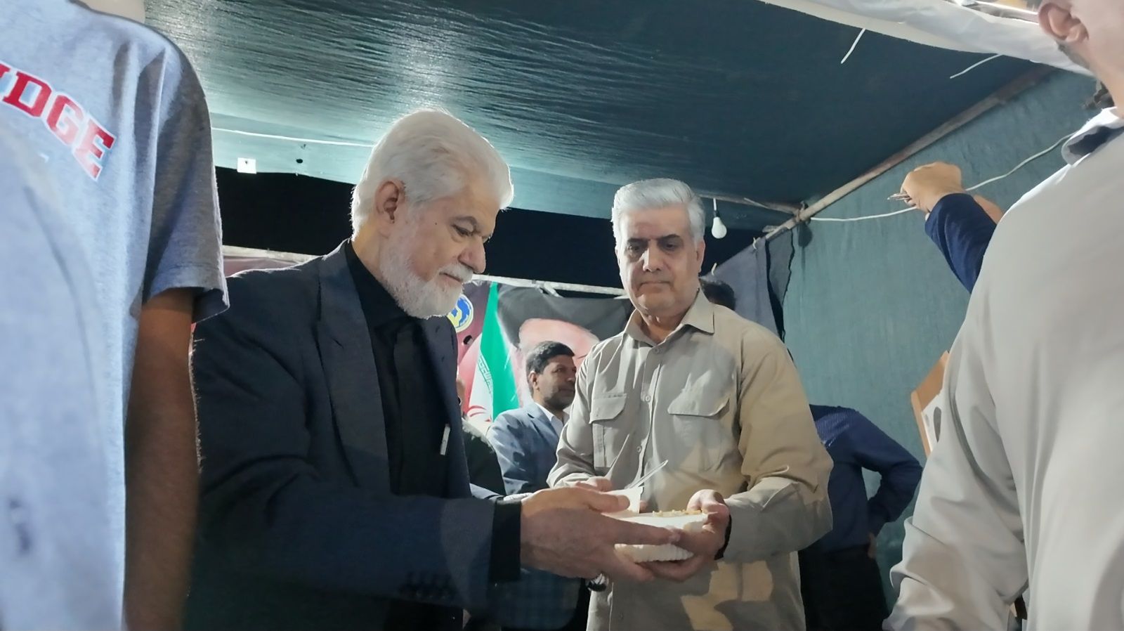 توزیع 2 هزار پرس غذای گرم در موکب «شهدای کمیته امداد» زاهدان