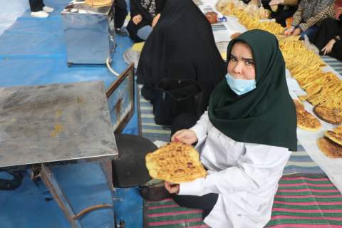 گزارش تصویری- پخت فتیر و پذیرایی از اجتماع مردمی شهرستان بجنورد توسط بانوان کمیته امداد خراسان شمالی