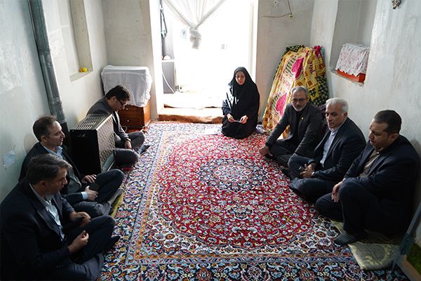 بازدید مدیر امور شعب بانک صادرات از منازل مددجویان کمیته امداد اردبیل