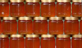 اهدای ۱۰۰ کیلوگرم عسل طبیعی به مددجویان کمیته امداد فولادشهر