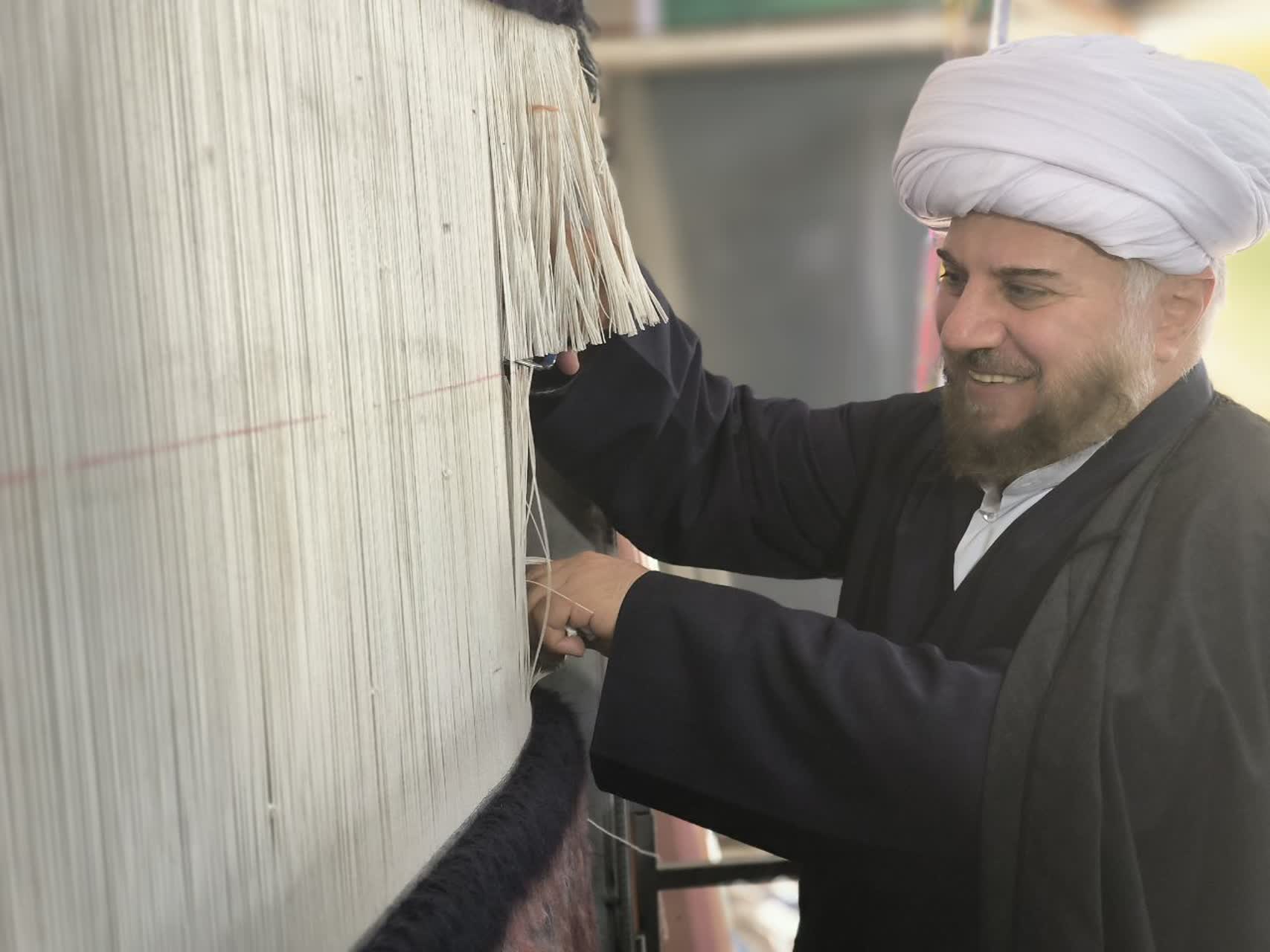 بازدید آیت‌الله کازرونی از مرکز پشتیبان فرش سیستان