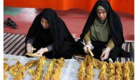 پخت فتیر و پذیرایی از اجتماع مردمی شهرستان بجنورد توسط بانوان امدادگر کمیته امداد خراسان شمالی